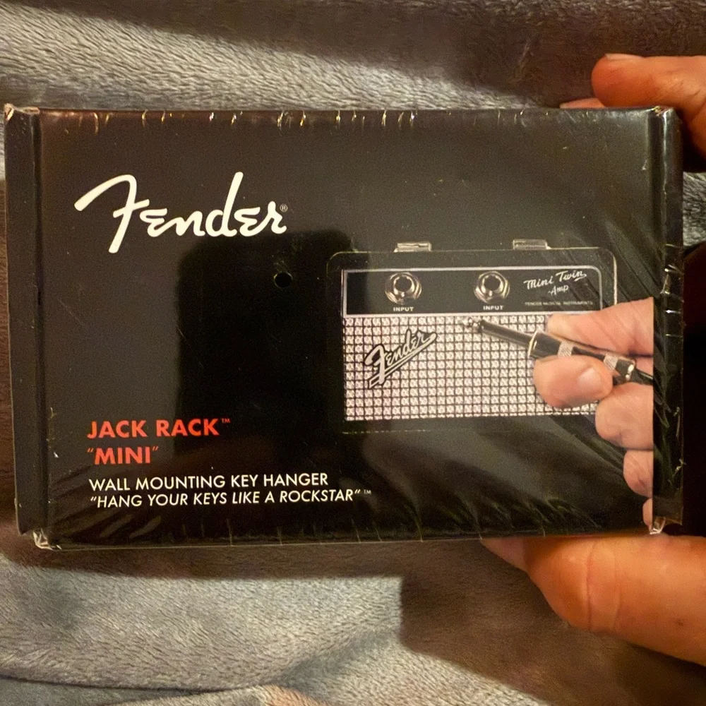 Fender Mini Twin Amp Keychain - Black and Silver - Picture 6 of 6